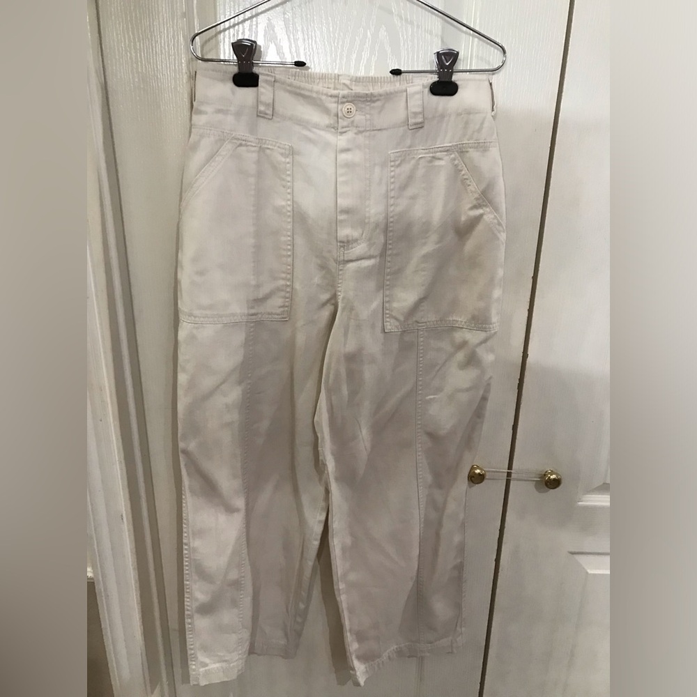Cream baggy jean, back elastic waist, great from pockets, NWT